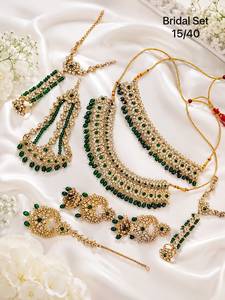 Indian Traditional Emerald & Mint Green Kundan Gold Plated Bridal Choker Necklace <b>Set</b> with Earrings & Maang Tika for Wedding - Product Image 2