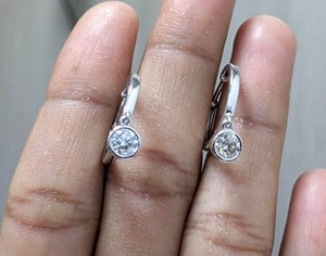 Pendientes colgantes de oro blanco macizo de 18 quilates, elegantes pendientes colgantes de diamantes cultivados en laboratorio de corte redondo de 0,60 quilates, regalo de boda para mujer - Product Image 2