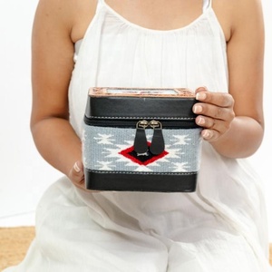 Nouveau Western usiné en cuir étui à bijoux cheveux sur métallique en cuir véritable bijoux support sûr Premium qualité femmes boîte à bijoux - Product Image 2