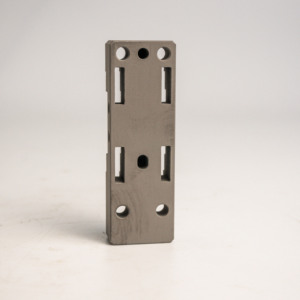 Componentes de ensamblaje de bloques metálicos de fresado CNC de precisión personalizados AMT VINA con orificio avellanado de alta tolerancia, piezas de repuesto para máquinas. - Product Image 3