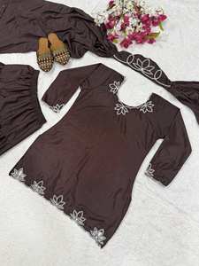 Nouveau costume Farshi Salwar de créateur pour les fêtes de Diwali, en soie Fandy Crushi extensible et lourde - Product Image 6