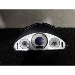 Velocímetro del Grupo de Instrumentos Clase E Usado OEM A2115402547 - Product Image 1