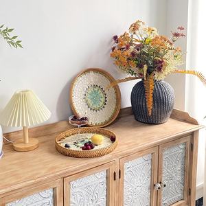 Bandeja de almacenamiento de mimbre con conchas naturales creativas de Vietnam organizador de cesta con asa decorativa para sala de estar - Product Image 4