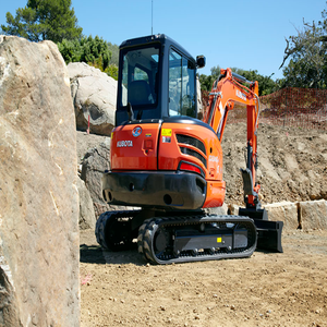 Mini-excavatrice Kubota avec godet de terrassement, équipement de construction d'occasion - Product Image 5
