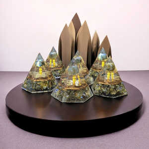 พีระมิดหินลาบราดอไรต์ทรงหกเหลี่ยมรูปทรงกลมเกรดพรีเมี่ยมอัญมณีป้องกันสำหรับทำสมาธิใหม่ - Product Image 2