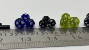 Cuentas Redondas de Vidrio Soplado a Mano con Diseño de Puntos, Coloridas, para la Elaboración de Joyas, Pulseras, Collares y Proyectos de Manualidades - Product Image 3