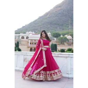 LIVEWEAR Lehenga Choli de créateur pour mariage, couleur violette - Product Image 2