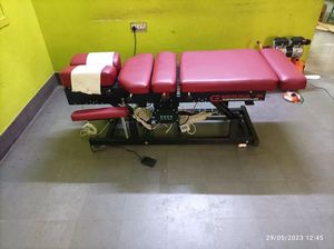 Table de chiropratique automatique haut de gamme à déplacement pneumatique, lit de physiothérapie électrique réglable en hauteur – Fournisseur en gros - Product Image 3