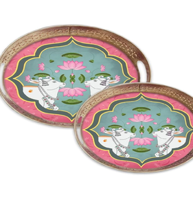 Juego de vasos de cobre estampado que incluye una botella elegante y dos tazas a juego con arte pichwai vibrante, a precios de mayorista. - Product Image 3