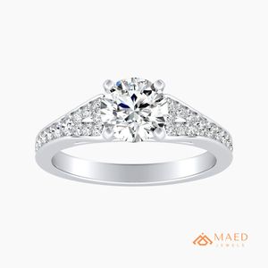 แหวนหมั้นมอสซาไนต์ทรงกลม เงินแท้ 925 ประดับเพชรด้านข้างแบบ Pave Band แหวนแต่งงาน ดีไซน์คล้ายเพชร - Product Image 1