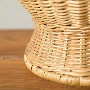 Panier de fleurs en rotin artisanal sur piétement, design conique haut, support de pot de fleurs tissé naturellement pour la décoration intérieure - Product Image 2