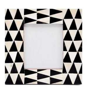 Marco de Fotos Rectangular Moderno con Diseño Chevron, Hecho de Madera y Hueso, para Decoración del Hogar, en Gris y Blanco, Artesanía NOUSHAD, Uttar Pradesh - Product Image 3