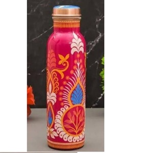 Bouteille d'eau en cuivre imprimée avec un autocollant en émail attrayant, de haute qualité, pour la décoration, idéale pour la maison et le bureau. - Product Image 2