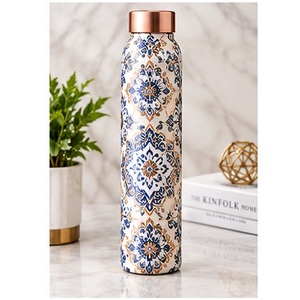Bouteille d'eau moderne en cuivre Daisy avec couvercle en cuivre, portable, chic, ensemble en cuivre blanc sauge, motif marguerite verte - Product Image 5