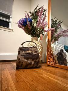 Produits en cuir de vachette naturel en gros, prêts à être expédiés – Portefeuilles, sacs, vestes, tapis |   Stock de vente en gros de grande valeur - Product Image 4