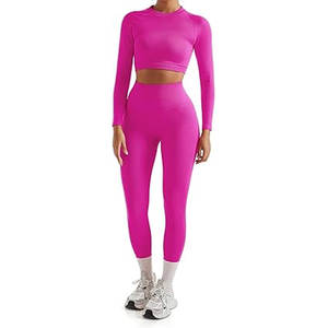 Ensembles de sport 2 pièces pour femmes : Leggings sans couture à effet froncé discret et rehausseur de fessiers, et hauts courts de yoga à manches longues. Tenue de sport athlétique pour la gym. - Product Image 1