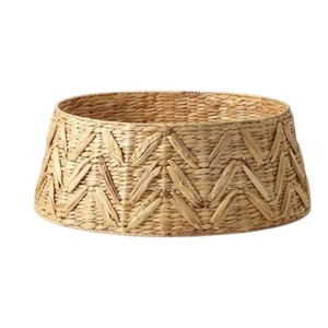 Handwoven Seagrass Chevron Christmas <b>Tree</b> Collar Basket <b>Tree</b> <b>Stand</b> Cover Natural Holiday Decoration Supplier - Product Image 2