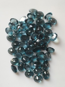 Pierres précieuses naturelles Red Mountain Gems, topaze bleue de Londres, taille ovale 10x8MM, pierres précieuses en vrac provenant du Rajasthan pour la fabrication de bijoux - Product Image 2