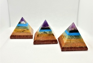 Pyramide de cristal 7 chakras avec incrustation d'améthyste, décoration d'intérieur, artisanat en pierres semi-précieuses - Product Image 4