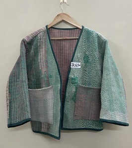 Vestes brodées en patchwork Kantha recyclé faites à la main, style bohème vintage, en sari matelassé, manteaux bomber, vente en gros - Product Image 5