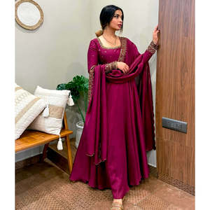 Hermoso Vestido de Fiesta Color Rosa Oscuro, Corte en A, con Manga Larga, Cuello Cuadrado, Bordado, Dupatta Elegante y Cintura Natural - Product Image 5