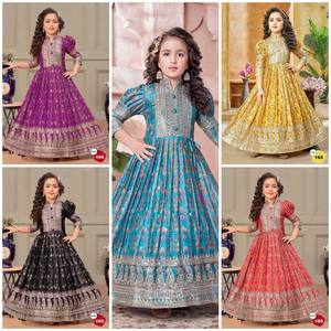 นำเสนอชุดเดรสผ้าไหมชีนอนดีไซน์ใหม่ พร้อมลายพิมพ์ดิจิทัลและงานปักเลื่อม  พร้อมสวมใส่ คอลเลคชั่นใหม่ - Product Image 2