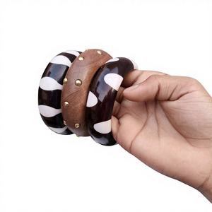 Pulseras de Madera Hechas a Mano Ecológicas, Joyería de Madera Natural, Accesorios de Moda para Mujeres y Niñas - Product Image 1