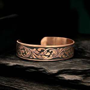 กำไลข้อมือทองแดงลายสลักแบบเรียบหรูสำหรับผู้ชาย OEM สำหรับผู้ป่วยโรคข้ออักเสบ ทองแดงแท้พร้อมเทคนิคการขัดเงา งานฝีมือโลหะ - Product Image 2