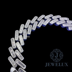Bracelet tennis élégant et moderne en diamant pour femme avec pierres étincelantes à prix d'exportation - Product Image 3