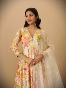 Conjunto de traje Anarkali Preksha con pantalón de algodón y dupatta, kurta con estampado digital de algodón y trabajo Gota Patti, conjunto de pantalón y dupatta. - Product Image 2