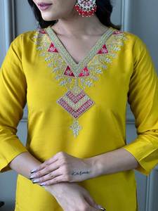 Traje de Tres Piezas de Seda Romana Premium con Bordado y Encaje Jacquard, Dupatta, Venta al por Mayor, Atuendo Étnico para Fiestas - Product Image 2