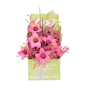 Petit panier à fleurs en loofah naturel, léger et écologique, idéal pour les arrangements floraux, la décoration de la maison et des événements - Product Image 1