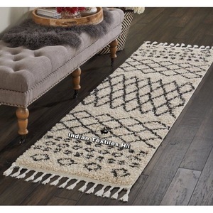 Tapis marocain Beni Ourain en laine noué à la main de luxe, design brodé de style indien, lavable, pour usage intérieur et extérieur, par ITHL - Product Image 6
