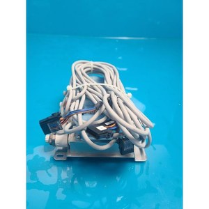 Yamatake CME8153 LOT DE 4 Pièces d'équipement semi-conducteur d'occasion en état actuel - Product Image 2