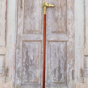 Bâtons de marche rustiques modernes en bois naturel écologique avec poignée en laiton poli, idéaux pour les cadeaux - Product Image 1