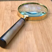 Loupe optique portable en corne de buffle au design unique Loupe de lecture de bureau fabriquée en Inde pour les jeunes et les personnes âgées