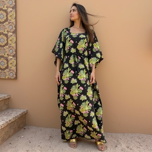 Caftan élégant facile à porter tropical désert cactus fleur impression noir maxi robe confortable voyage facile caftan pour les femmes - Product Image 4