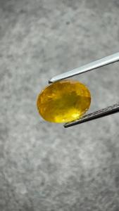 Saphir Jaune Naturel de Bangkok Certifié GIA, 3,27 Carats, Forme Ovale, Pierre Précieuse Jaune Doré, Pierre Non Montée - Product Image 3