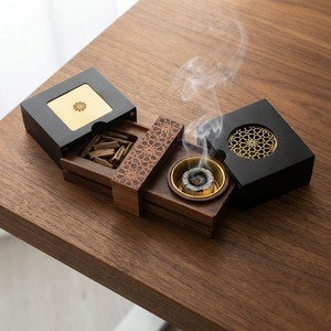 Caja de regalo de madera negra para quemador de oud con intrincados detalles dorados y tallados, perfecta para almacenamiento de incienso de lujo y aromaterapia en el hogar. - Product Image 6