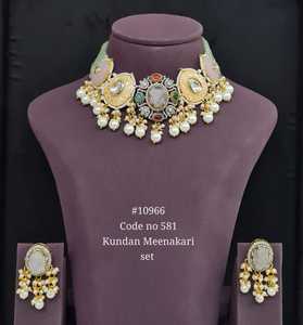 Ensemble de bijoux Kundan Meenakari 10966, collier et boucles d'oreilles en acier inoxydable plaqué or, perles et zircon, pour mariage et occasions spéciales - Product Image 3