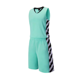 Nuevo conjunto de uniforme de baloncesto de poliéster personalizado para hombre, camiseta y pantalones cortos, transpirable, para entrenamiento de verano, con logotipo sublimado y nombre del equipo - Product Image 2
