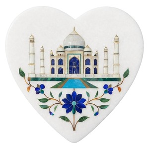 Obra de Arte Hecha a Mano con Incrustaciones de Taj Mahal en Forma de Corazón de Mármol Blanco, Decoración de Piedra de Lujo con Pietra Dura Floral - Product Image 1