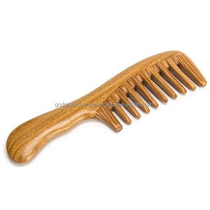 Peigne en bois de massage méridien avec logo personnalisé peigne à gratter classique en bois de santal vert pour cheveux bouclés utilisation en salon à dents larges - Product Image 5