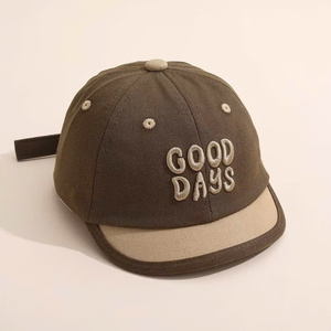 Gorra de Béisbol Bordada Good Days, Color Granate con Visera Blanca, Unisex, Ajustable, de 6 Paneles, Estilo Casual - Product Image 6