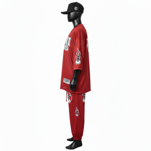 Conjunto deportivo de 2 piezas para hombre, ligero, de malla, 180 GSM, poliéster suave y transpirable, color rojo, con logo personalizado. - Product Image 3