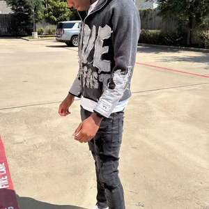 Sweat à capuche tendance pour homme avec strass, effet délavé et broderie usée - Product Image 6
