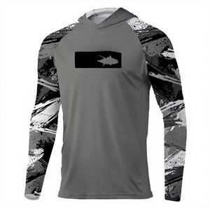 Sweat à capuche de pêche à manches longues pour homme, gris avec manches camouflage, protection UPF 50 anti-UV, vêtements de pêche en haute mer, logo imprimé sur le devant - Product Image 1