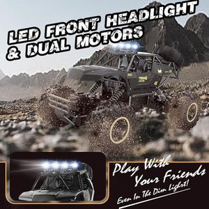 Camion RC in Metallo Scala 1:12 con Fari LED e Batterie Ricaricabili 4WD Pronto per il Controllo Remoto - Product Image 6