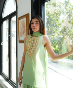 Salwar Kameez en satin de soie brodé vert pour femme, coupe régulière, longueur courte, élégant, pour les occasions spéciales, style Inde Pakistan, SADIA AUN - Product Image 4