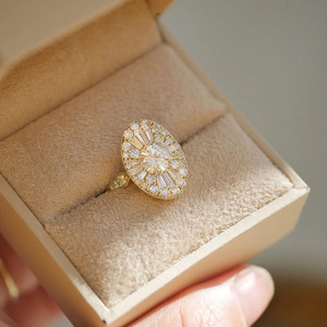 Bague de fiançailles ovale en or jaune 14 carats avec diamant de laboratoire Art Déco - Product Image 4